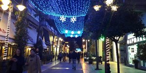 Το Αγρίνιο στολίστηκε για τα Χριστούγεννα (Φωτογραφία: agrinionews)