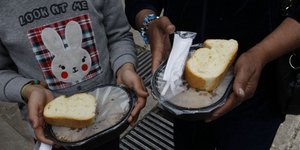 Παιδάκια σε σισίτιο/Φωτογραφία: Eurokinissi