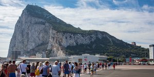 O βράχος του Γιβραλτάρ βρίσκεται υπό βρετανική κυριαρχία από το 1713 (Φωτογραφία: ΑΡ/Marcos Moreno)