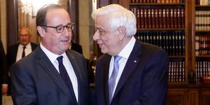 Φρανσουά Ολάντ και Προκόπης Παυλόπουλος -Φωτογραφία: EUROKINISSI/ΓΙΩΡΓΟΣ ΚΟΝΤΑΡΙΝΗΣ