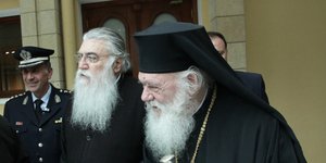 Ο Αρχιεπίσκοπος Ιερώνυμος αποχωρεί από την συνεδρίαση της Ιεράς Συνόδου -Φωτογραφία: Eurokinissi/ΧΡΗΣΤΟΣ ΜΠΟΝΗΣ