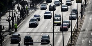 Αυτοκίνητα στην Αθήνα / Φωτογραφία: EUROKINISSI/ ΓΙΑΝΝΗΣ ΠΑΝΑΓΟΠΟΥΛΟΣ