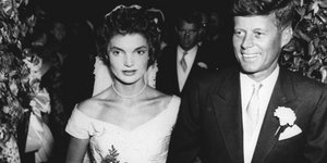 O Τζον Φ. Κένεντι με την Τζάκι.  Φωτογραφία: AP