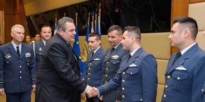 Ηθικές αμοιβές από τον Καμμένο