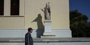 Περαστικός στο κέντρο της Αθήνας/Φωτογραφία: Sooc
