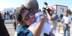 Ανοιξε το οδόφραγμα της Δερύνειας στην Κύπρο (Φωτογραφία: ΑΠΕ-ΜΠΕ)