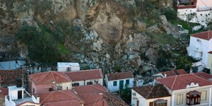 Κατολίσθηση στο Πλωμάρι/ Φωτογραφία: INTIME NEWS- ΛΑΓΟΥΤΑΡΗΣ ΜΑΝΩΛΗΣ
