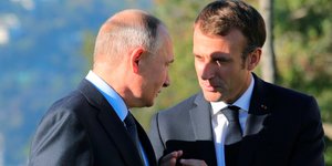Ο Βλαντίμιρ Πούτιν & ο Εμανουέλ Μακρόν (Φωτογραφία: Mikhail Klimentyev