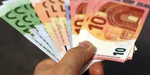 Ζητούν χρήματα