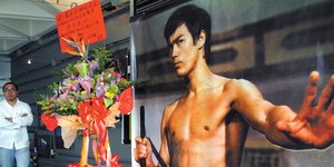  Aφίσα με τον Μπρους Λι/Φωτογραφία: ΑΡ