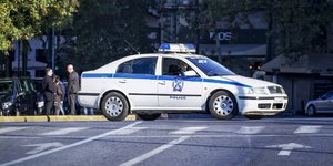 Περιπολικό κλείνει το δρόμο / Φωτογραφία: Eurokinissi