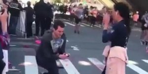 Πρόταση γάμου στον Μαραθώνιο της Νέας Υόρκης. Φωτογραφία: Facebook 