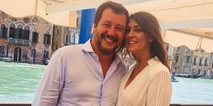 O επικεφαλής της Λέγκα και η γνωστή παρουσιάστρια ήταν ζευγάρι από το 2015 (Φωτογραφία: YouTube)