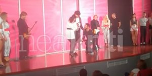 Πρόταση γάμου στον Μάρκο Σεφερλή/ Φωτογραφία: Neakriti.gr 