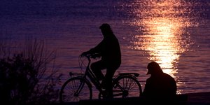 Ενα μαγευτικό ηλιοβασίλεμα Νοέμβρη στο Φλοίσβο -Φωτογραφία: Intimenews/ΠΑΝΑΓΙΩΤΟΠΟΥΛΟΣ ΝΙΚΟΣ