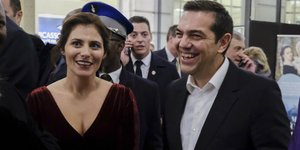 Ο Αλέξης Τσίπρας και η Περιστέρα Μπαζιάνα στο Παρίσι / Φωτογραφία: Intimenews