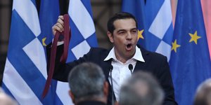 Ο Αλέξης Τσίπρας έδωσε συμβουλές στην Ιταλία να μην επιμείνει στην κόντρα με την Κομισιόν -Φωτογραφία: Λιάκος Γιάννης/Intimenews