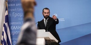 Ο Δημήτρης Τζανακόπουλος / Φωτογραφία: «Βόμβα» από Τζανακόπουλο: Ανοίγει ο δρόμος για 10.000 προσλήψεις 