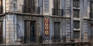 Παλαιά κτήρια στο κέντρο της Αθήνας- φωτογραφία sooc.gr