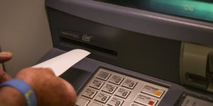 ΑΤΜ/ Φωτογραφία: Eurokonissi- ΒΑΣΙΛΗΣ ΡΕΜΠΑΠΗΣ