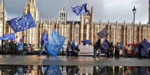 Η είδηση προκάλεσε ενθουσιασμό στους υποστηρικτές της παραμονής της Βρετανίας στην ΕΕ (Φωτογραφία: AP /Frank Augstein)