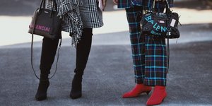 Fashionista ποζάρουν στον φακό/ Φωτογραφία: Shutterstock