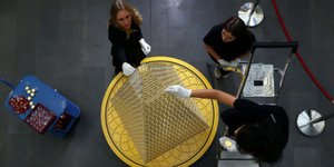 Ενα χριστουγεννιάτικο δέντρο αξίας 2