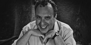 Ο συγγραφέας Χρήστος Χωμενίδης- φωτογραφία bovary.gr