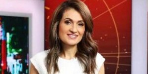 Η Πατρίτσια Καρβέλας με την επίμαχη μπλούζα/ Φωτογραφία: Twitter