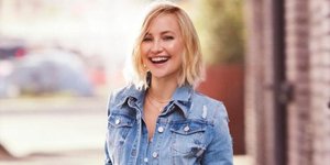 H Κέιτ Χάντσον ποζάρει για καμπάνια γνωστής εταιρείας -Φωτογραφία: nyandcompany/ Instagram