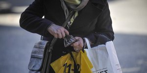 Οικονομολόγοι κρίνουν την αύξηση του κατώτατου μισθού/ Φωτογραφία: EUROKINISSI- ΘΑΝΑΣΗΣ ΚΑΛΛΙΑΡΑΣ