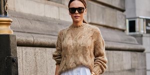 Γυναίκα ποζάρει στον φακό/Φωτογραφία Instagram @thestylestalkercom