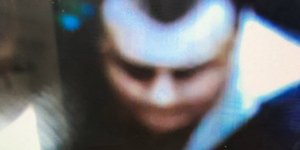 Το κλειστό κύκλωμα στο κατάστημα της Rolex κατέγραψε τις κινήσεις του δράστη