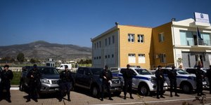 Η υποδιεύθυνση Ασφάλειας Δυτικής Αττικής από όπου απέδρασε ο 40χρονος Αλβανός-Φωτογραφία: Eurokinissi/Τατιάνα Μπόλαρη