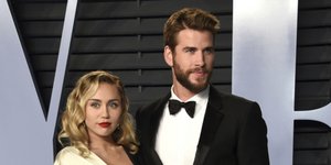 Η Μάιλι Σάιρους και ο Λίαμ Χέμσγουορθ /Φωτογραφία: AP