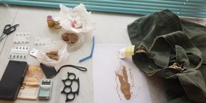 Επιασαν διακινητή ναρκωτικών έξω από το σπίτι του -Μέσα ήταν τρεις «πελάτες» και περίμεναν