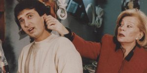 Η Κατερίνα Γιουλάκη και ο Μάκης Δελαπόρτας σε σκηνή από το «Ρετιρέ»/ Φωτογραφία: @Τo.Retire. Mega.TV/ Facebook