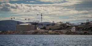 Οι δεξαμενές υγροποιημένου αερίου στη Ρεβυθούσα/Φωτογραφία: Eurokinissi