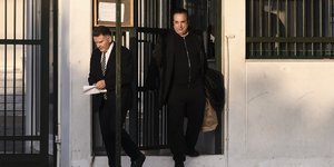 Ο Ριχάρδος βγαίνει από τη φυλακή /Φωτογραφία: SOOC