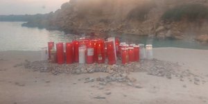 Κάτοικοι της Ρόδου άναψαν κεριά στη μνήμη της άτυχης Ελένης/ Φωτογραφία: rodiaki