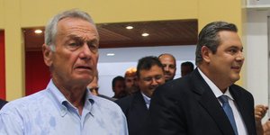 Ο αντιπρόεδρος των ΑΝΕΛ Παναγιώτης Σγουρίδης με τον Πάνο Καμμένο -Φωτογραφία αρχείου: Intimenews/ΜΩΥΣΙΑΔΗΣ ΓΙΑΝΝΗΣ