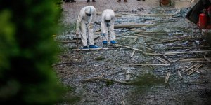 Εικόνα από την πρόσοψη του τηλεοπτικού σταθμού ΣΚΑΙ μετά την επίθεση / Φωτογραφία: EUROKINISSI
