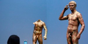 Το ορειχάλκινο άγαλμα είχαν βρει ψαράδες ανοικτά των Ιταλικών ακτών το 1964 (Φωτογραφία αρχείου: AP /Nick Ut)