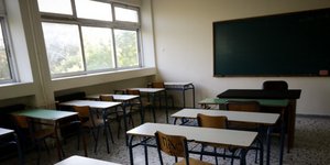 Αστυνομικοί έβγαλαν τον δάσκαλο από την τάξη/ Φωτογραφία αρχείου: EUROKINISSI- ΓΙΑΝΝΗΣ ΠΑΝΑΓΟΠΟΥΛΟΣ