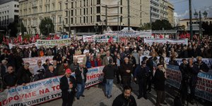 Στους δρόμους οι συνταξιούχοι/ Φωτογραφία: EUROKINISSI- ΓΙΑΝΝΗΣ ΠΑΝΑΓΟΠΟΥΛΟΣ