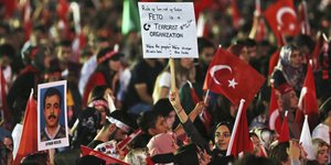 Διαδήλωση στην Τουρκία εναντίον των πραξικοπηματιών- φωτογραφία AP