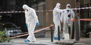 Αστυνομικοί στον χώρο της έκρηξης / Φωτογραφία: EUROKINISSI