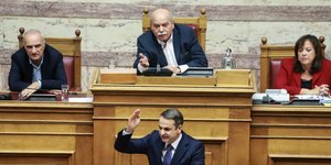Ενταση στη Βουλή μεταξύ Μητσοτάκη-Βούτση -Φωτογραφία: EUROKINISSI/ΓΙΩΡΓΟΣ ΚΟΝΤΑΡΙΝΗΣ