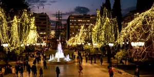 Χριστουγεννιάτικη ατμόσφαιρα στην Αθήνα/ Φωτογραφία: EUROKINISSI- ΓΙΩΡΓΟΣ ΚΟΝΤΑΡΙΝΗΣ
