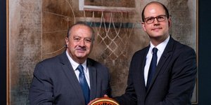 Ο Ανδρέας Ζαγκλής δεξιά στην φωτογραφία